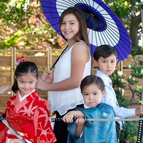 Posing for Shichi Go San, Los Angeles Shichi Go San Photo Session, Japanese children's growth celebration, Japanese Kimonos, Kimono rental in Los Angeles,