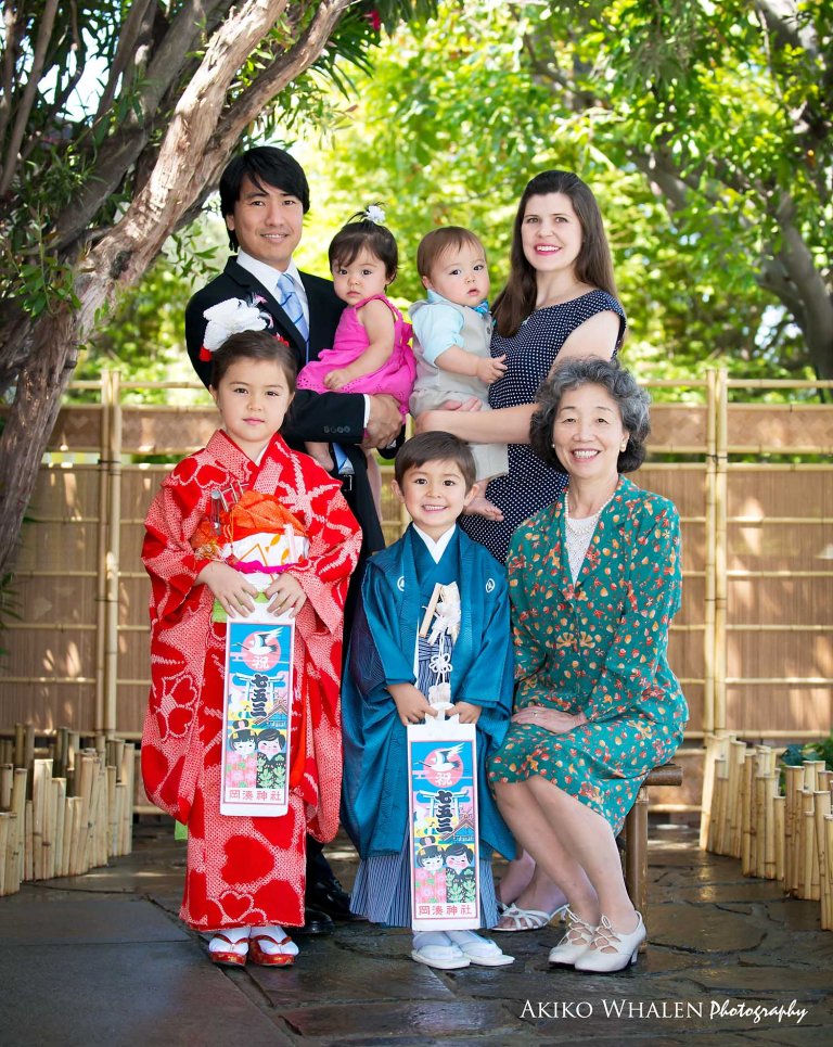 Posing for Shichi Go San, Los Angeles Shichi Go San Photo Session, Japanese children's growth celebration, Japanese Kimonos, Kimono rental in Los Angeles,