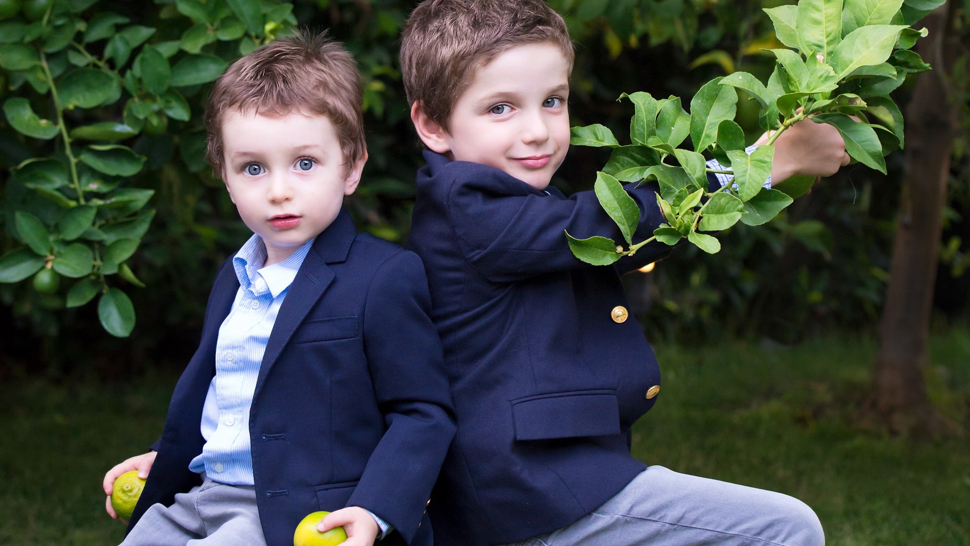 brothers, Image of brothers, modern portraits, Los Angeles Portrait Photographer, Family portraits on location,