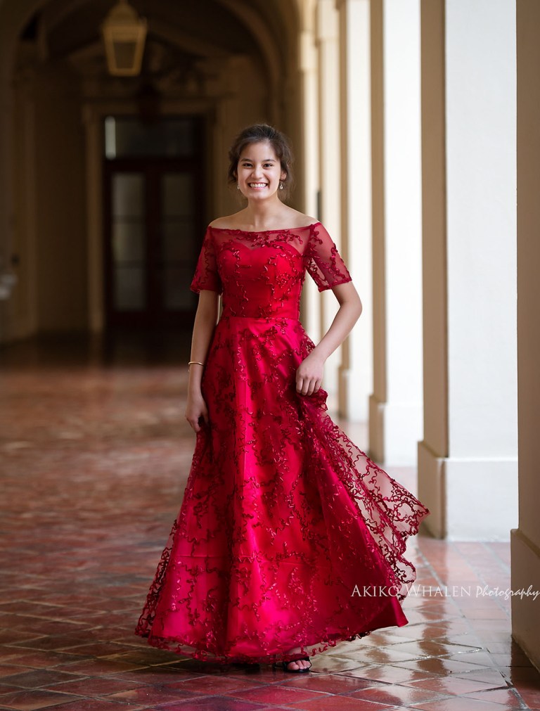 #classof2020 #graduation #freephotosession #complimentaryphotosession #congratulations #highschoolsenior #seniorportraits #losangelesportraits #pasadenacityhall #onlocationphotography #naturallightphotography