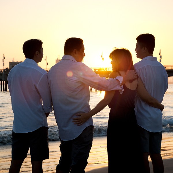family portraits, long beach, los angeles family portrait photographer, family portraits on location, family portrait on the beach, modern family portraits, akiko whalen photography, before my boys leave my nest,