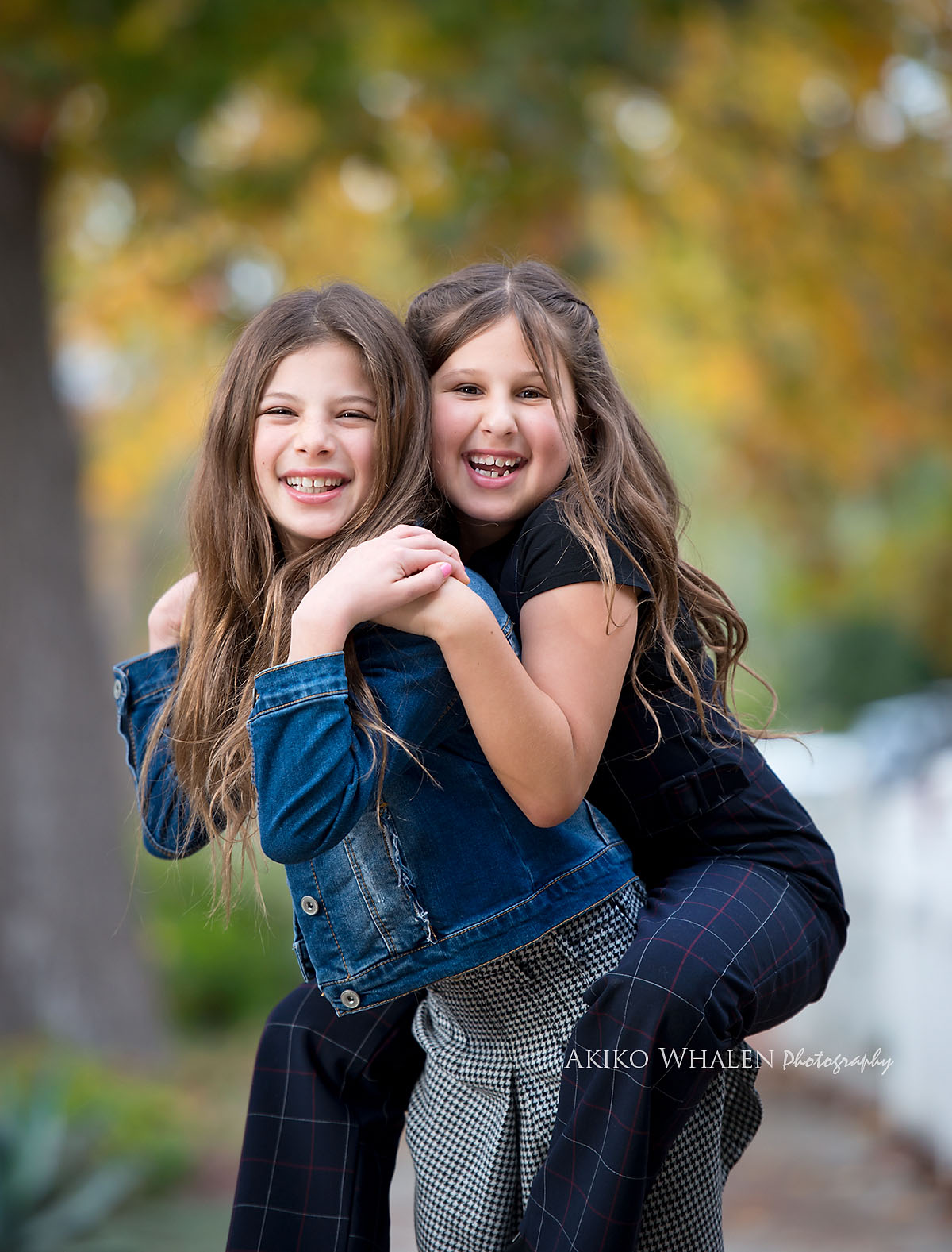Modern Children Photographer in Los Angeles, Family portraits for holiday, on location photography, Akiko Whalen Photography, Pre teenage girls portraits, child headshots, autumn colors, sisters