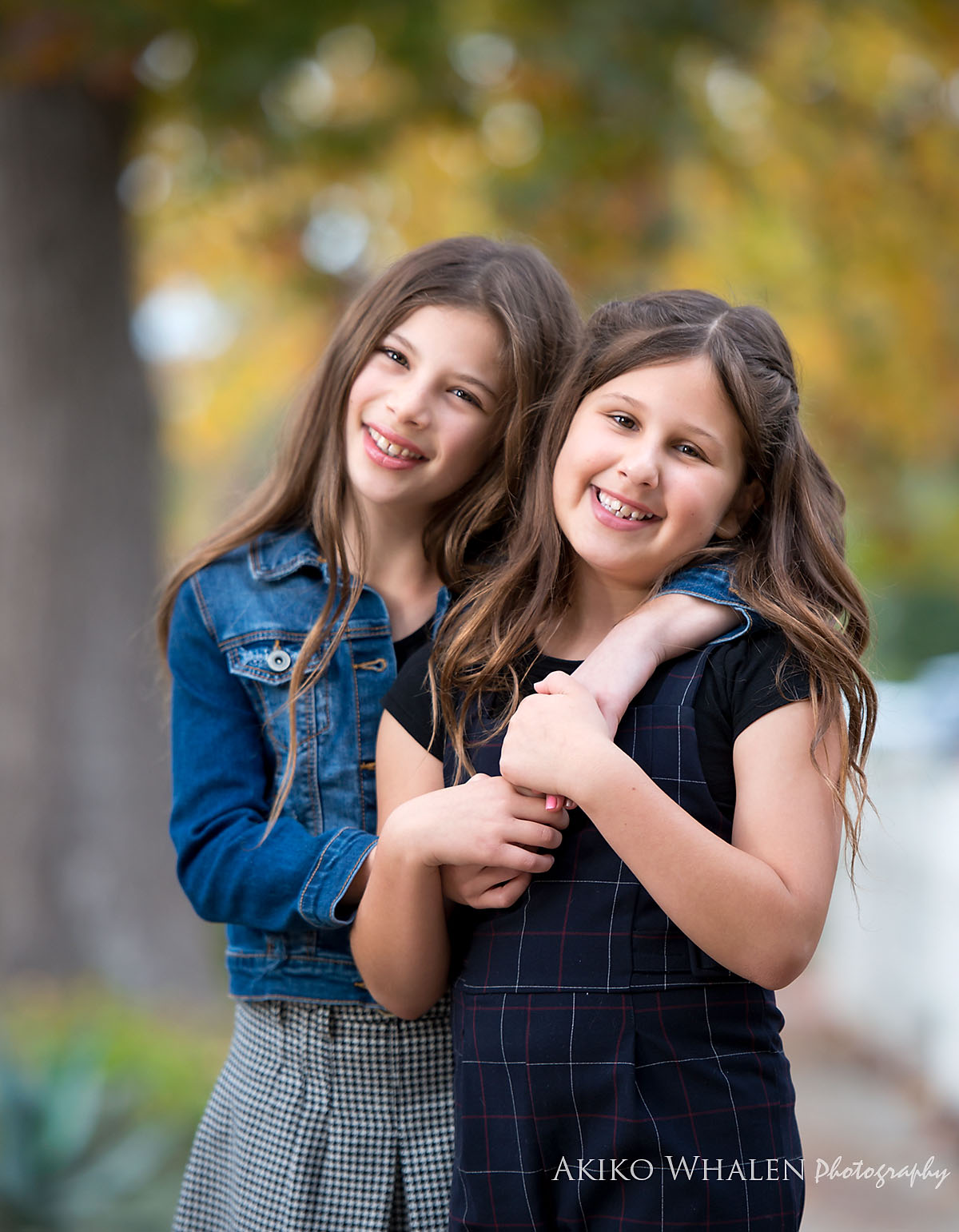 Modern Children Photographer in Los Angeles, Family portraits for holiday, on location photography, Akiko Whalen Photography, Pre teenage girls portraits, child headshots, autumn colors, sisters