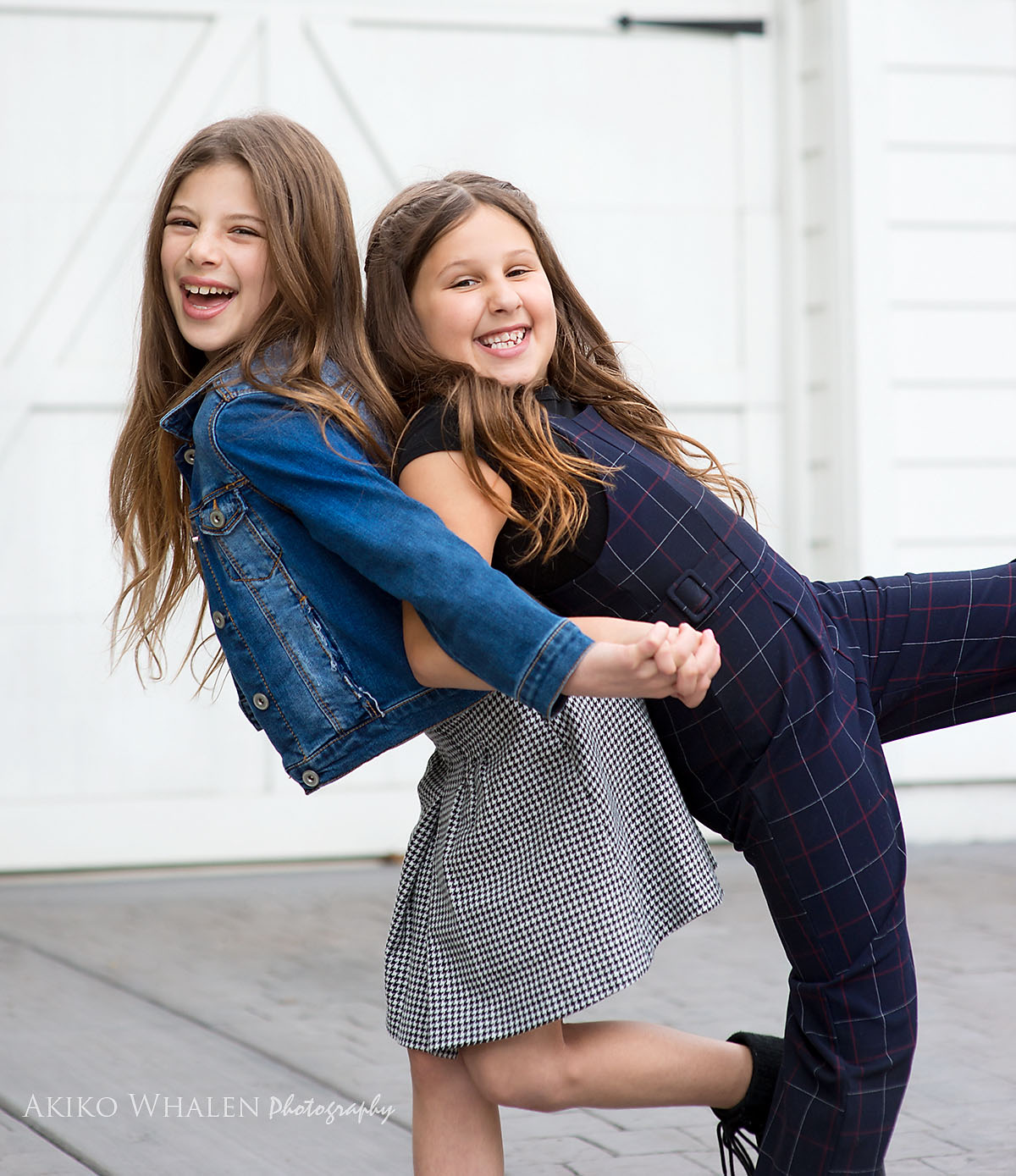 Modern Children Photographer in Los Angeles, Family portraits for holiday, on location photography, Akiko Whalen Photography, Pre teenage girls portraits, child headshots, autumn colors, sisters