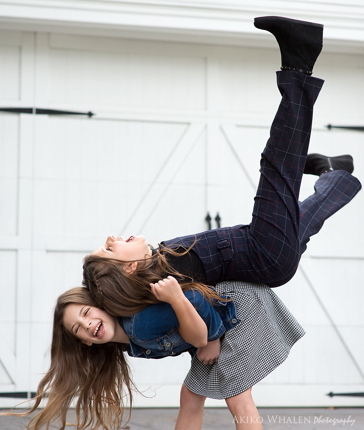 Modern Children Photographer in Los Angeles, Family portraits for holiday, on location photography, Akiko Whalen Photography, Pre teenage girls portraits, child headshots, autumn colors, sisters