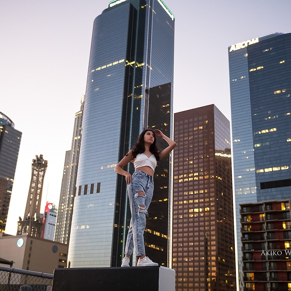 Downtown LA portrait photographer, Teenagers, Skyscraper, night photography, seniors portraits, modern portraits, on location photographer in LA
