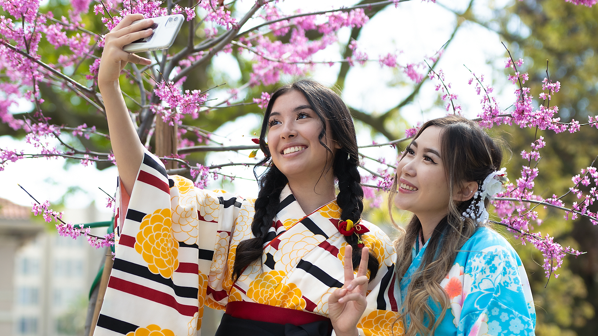 Graduation, Class of 2021, Graduation Hakama, Japan, Japanese Culture, Female Hakama, Asahi Gakuen, Iruka School, Japanese School in Los Angeles, Japanese School, Kodomonoie, Kimono rental,
