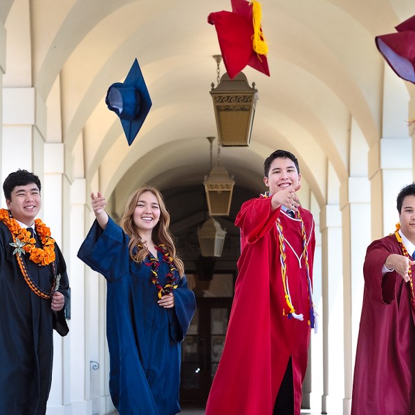 Senior Portraits, Class of 2021, Los Angeles Seniors, Senior Portraits on locations, Los Angeles Graduation Photography, Pasadena City Hall,